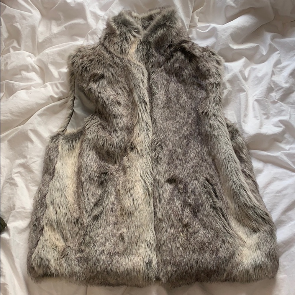 CEJON Faux fur vest w/ zipper